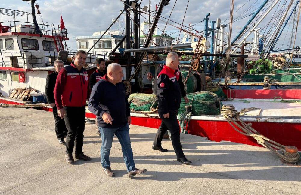 Hatay’da Tarım ve Orman Müdürlüğü ekipleri tarafından İskenderun Balıkçı Barınağı’nda