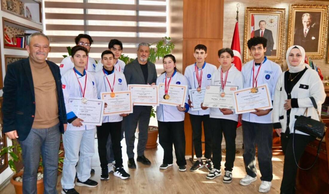 Belen Mesleki ve Teknik Anadolu Lisesi öğrencilerinden oluşturulan gastronomi ekibi,