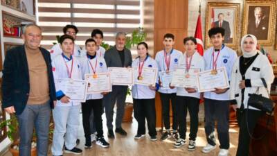 Belen Mesleki ve Teknik Anadolu Lisesi öğrencilerinden oluşturulan gastronomi ekibi,