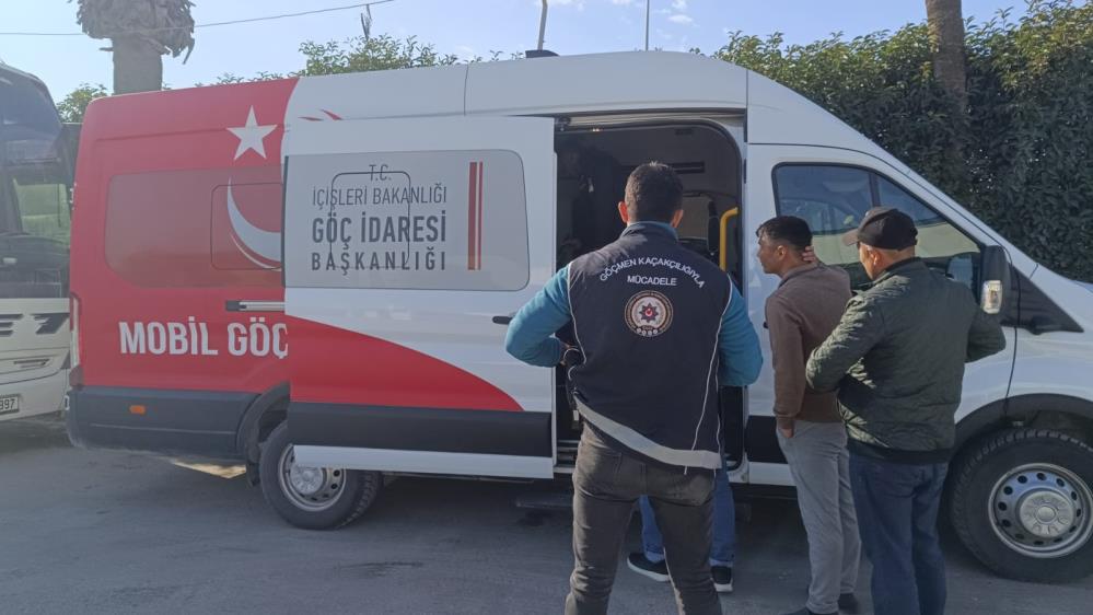 Hatay’da polis ekiplerinin yabancı uyruklu kişilere yönelik gerçekleştirdiği denetimlerde, izinsiz