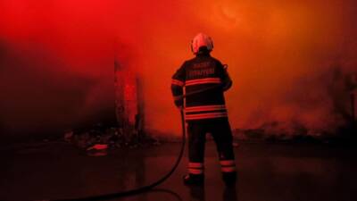 Hatay’ın İskenderun ilçesinde metruk bir binada çıkan yangın, ekiplerin zamanında