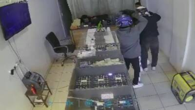 Hatay’ın Kırıkhan ilçesinde bir kuyumcuya yönelik gerçekleştirilen silahlı soygun, saniye