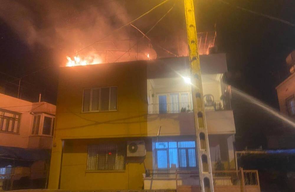 Hatay’ın Payas ilçesinde iki katlı müstakil bir evin terasında meydana