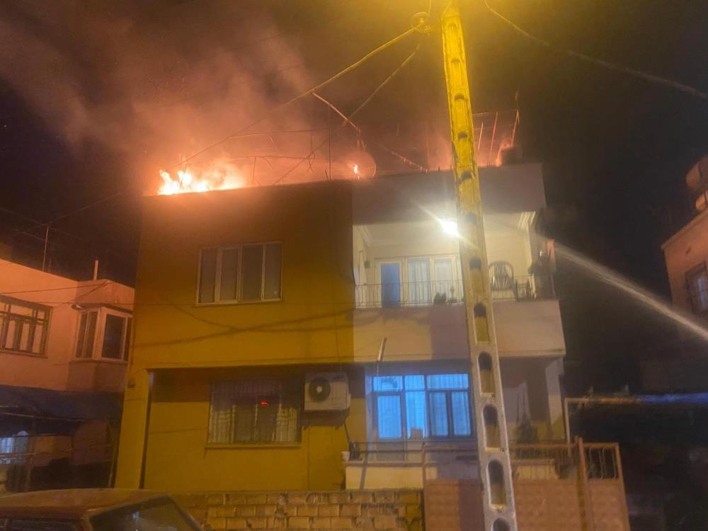 Hatay’ın Payas ilçesinde iki katlı müstakil bir evin terasında meydana