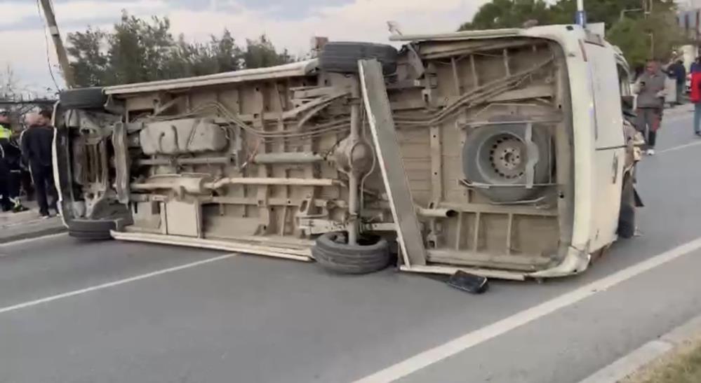 Hatay’ın Arsuz ilçesinde meydana gelen 5 araçlı zincirleme trafik kazası,