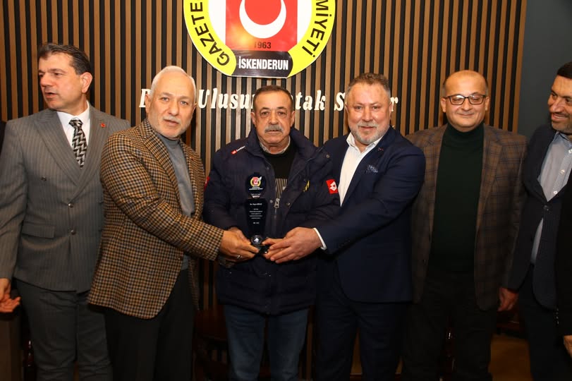İskenderun Gazeteciler Cemiyeti (İGC) yönetimi, meslekte 50 yılı, yani yarım