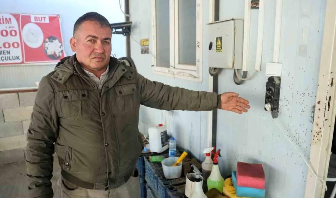 Hatay’ın Antakya ilçesinde bir oto yıkama işletmesine maskeli iki kişi