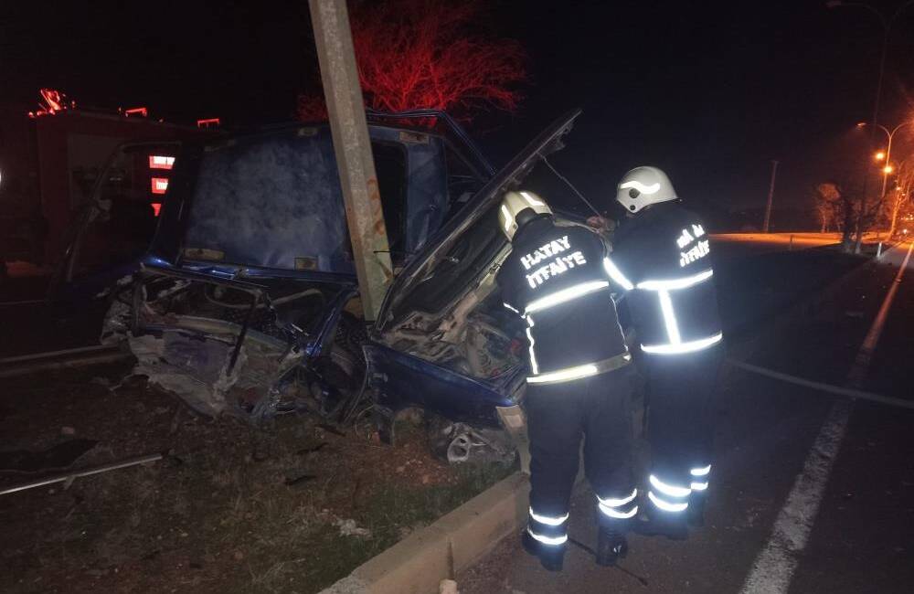 Hatay’ın Reyhanlı ilçesinde meydana gelen trafik kazasında, otomobillerin çarpışması sonucu