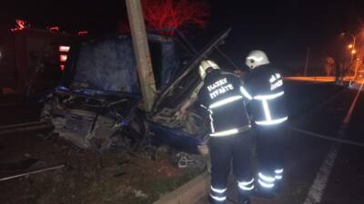 Hatay’ın Reyhanlı ilçesinde meydana gelen trafik kazasında, otomobillerin çarpışması sonucu