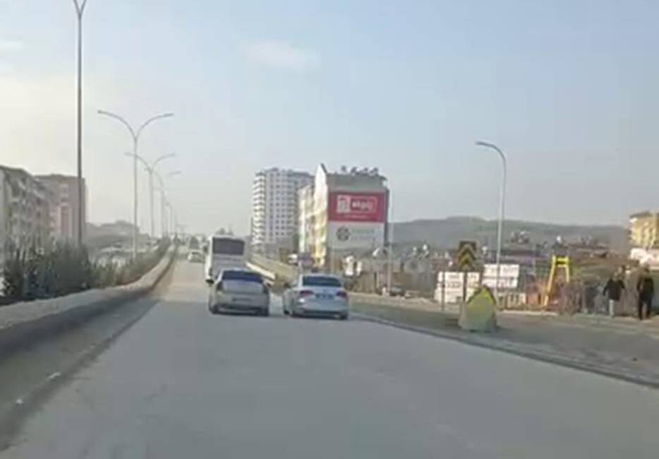 Hatay’da trafikte tehlikeli anlara neden olan bir sürücünün kuralları hiçe