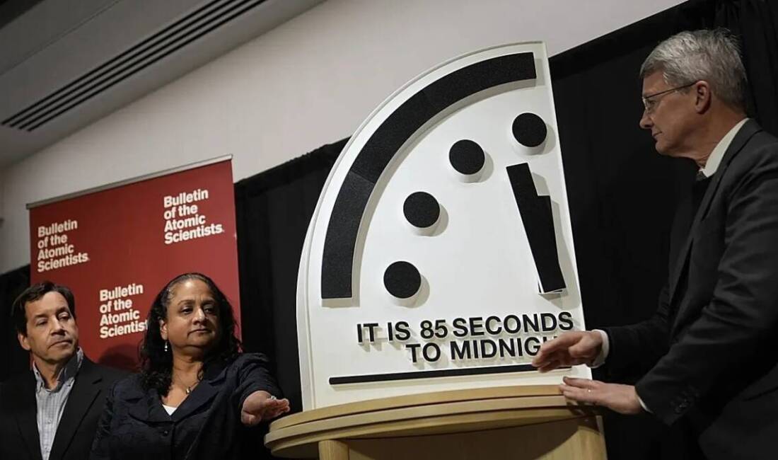 Atom Bilimcileri Bülteni tarafından güncellenen Kıyamet Saati, nükleer silahlanma, iklim