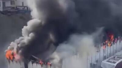 Hatay’ın Kırıkhan ilçesinde bir şantiye alanında inşaat işçilerinin kaldığı konteyner