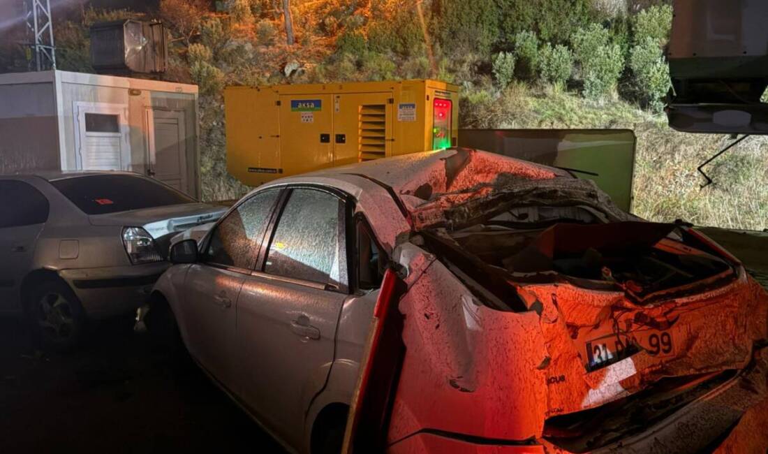 Hatay’ın Belen ilçesinde yağışlı havanın etkisiyle meydana gelen trafik kazasında