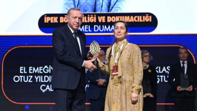 Unutulmaya yüz tutan Hatay sarısı ipeğini yeniden canlandıran Defne Apollon