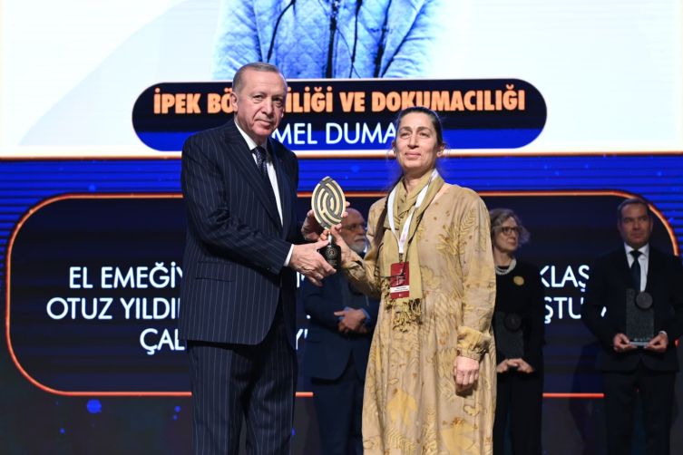 Unutulmaya yüz tutan Hatay sarısı ipeğini yeniden canlandıran Defne Apollon