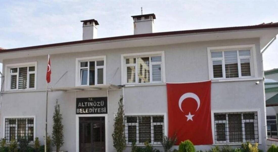 Altınözü Belediyesi, bünyesinde görevlendirilmek üzere 3 mühendis ve 1 mimar