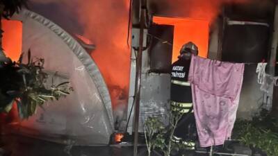 Altınözü’nde depremzede bir ailenin barındığı konteyner, alevlere teslim oldu. Tepehan