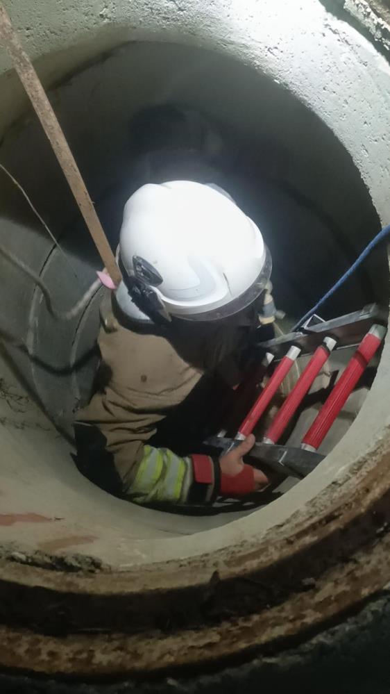 Hatay’ın Antakya ilçesinde bir su kuyusuna düşerek mahsur kalan keçi,