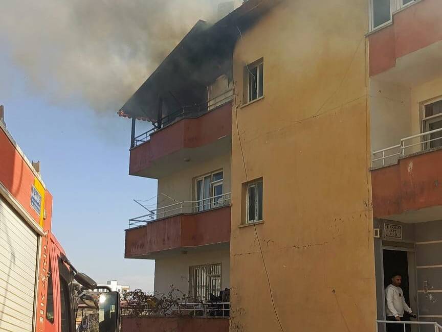 Hatay’ın merkez ilçesi Antakya’da bir apartman dairesinde çıkan yangın, itfaiye