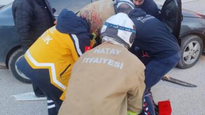 Hatay’ın Antakya ilçesinde iki otomobilin çarpıştığı trafik kazası, saniye saniye