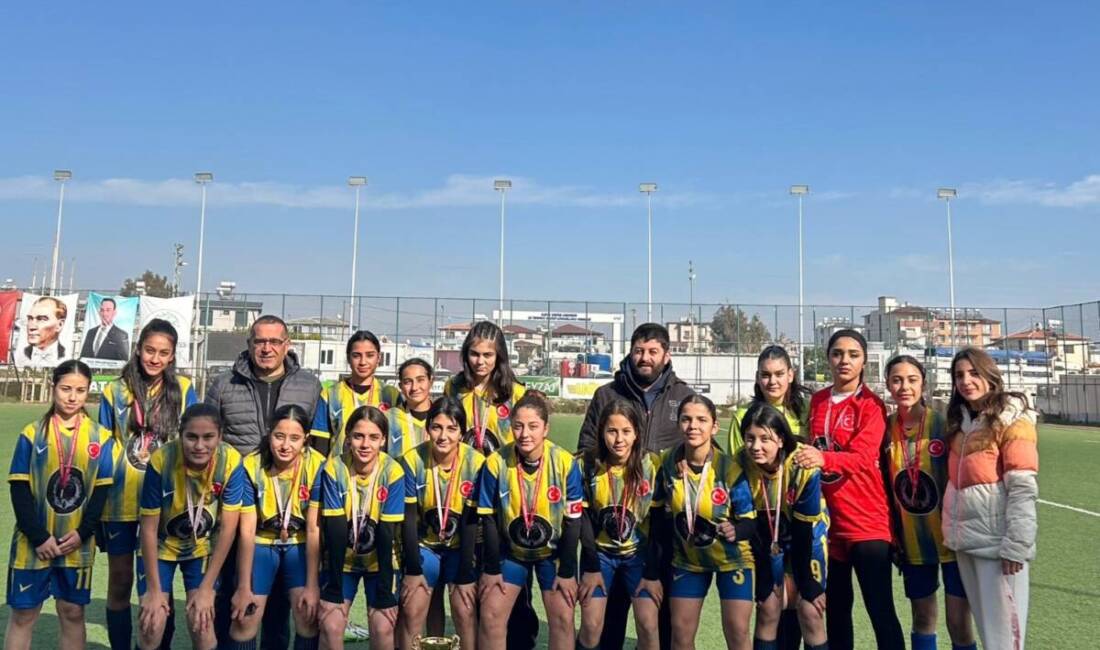 Hatay’da düzenlenen Okul Sporları Genç Kızlar Futbol Turnuvası’nda tüm rakiplerini