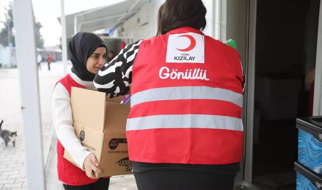 Türk Kızılay Hatay Şubesi, Antakya ilçesinde yaşayan depremzedelere hijyen kolisi