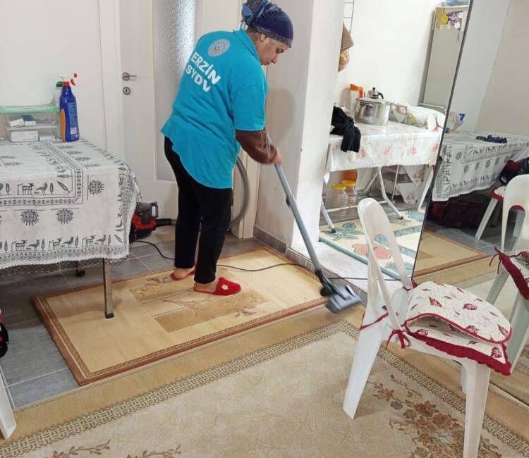 Hatay’ın Erzin ilçesinde, bakıma muhtaç yaşlı ve engelli vatandaşların yaşam