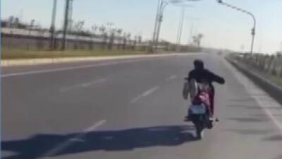 Hatay’da akrobatik hareketler yaparak hem kendi canını hem de trafikteki
