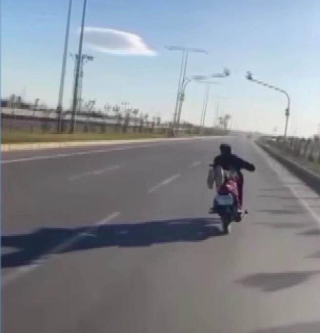 Hatay’da akrobatik hareketler yaparak hem kendi canını hem de trafikteki