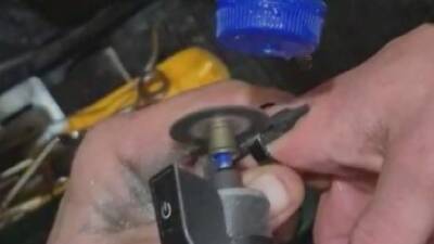 Hatay’ın Kırıkhan ilçesinde parmağına sıkışan yüzük nedeniyle zor anlar yaşayan