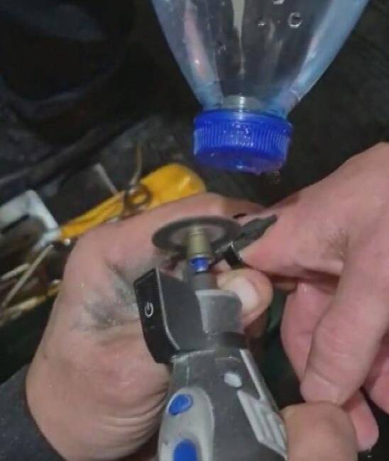 Hatay’ın Kırıkhan ilçesinde parmağına sıkışan yüzük nedeniyle zor anlar yaşayan