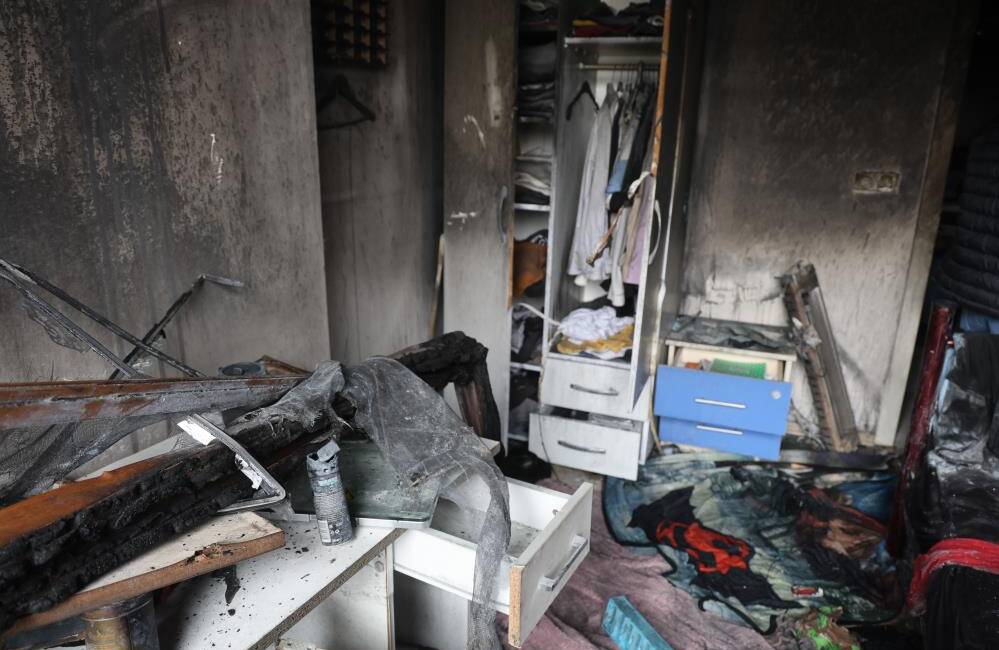 Hatay’da depremde evi yıkılan Özlem Berrak ve ailesinin yaşadıkları yeni