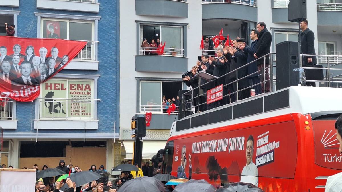 CHP lideri Özgür Özel, iktidarın deprem konutlarıyla ilgili rakamlarla övünmesini