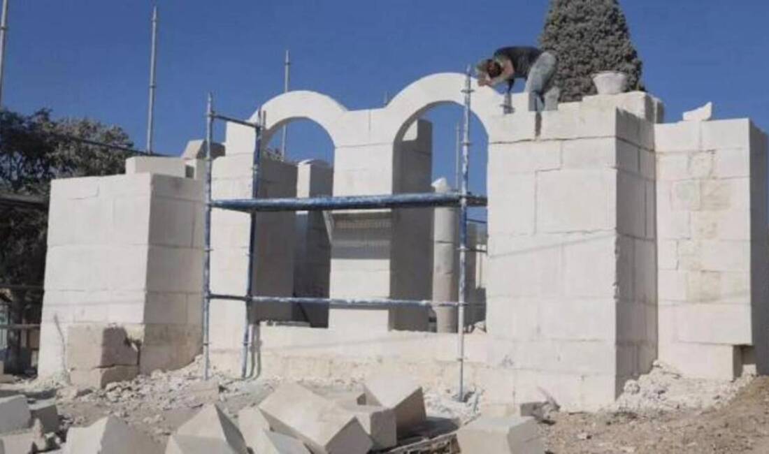 CHP Genel Başkanı Özgür Özel, Ulu Camii’nin yeniden inşa sürecinde