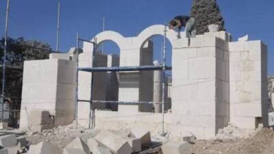 CHP Genel Başkanı Özgür Özel, Ulu Camii’nin yeniden inşa sürecinde