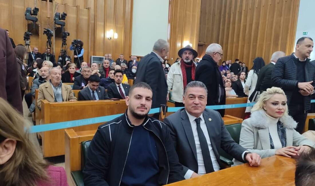 Hatay Cumhuriyet Halk Partisi (CHP) Milletvekili Servet Mullaoğlu, partisinin salı