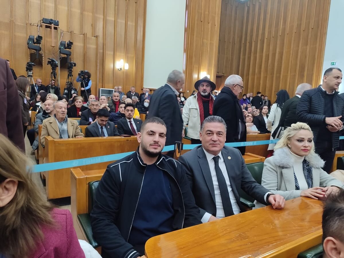 Hatay Cumhuriyet Halk Partisi (CHP) Milletvekili Servet Mullaoğlu, partisinin salı