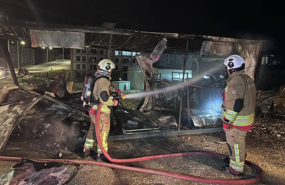 Hatay’ın Antakya ilçesinde bir şantiye alanında çıkan yangın paniğe neden