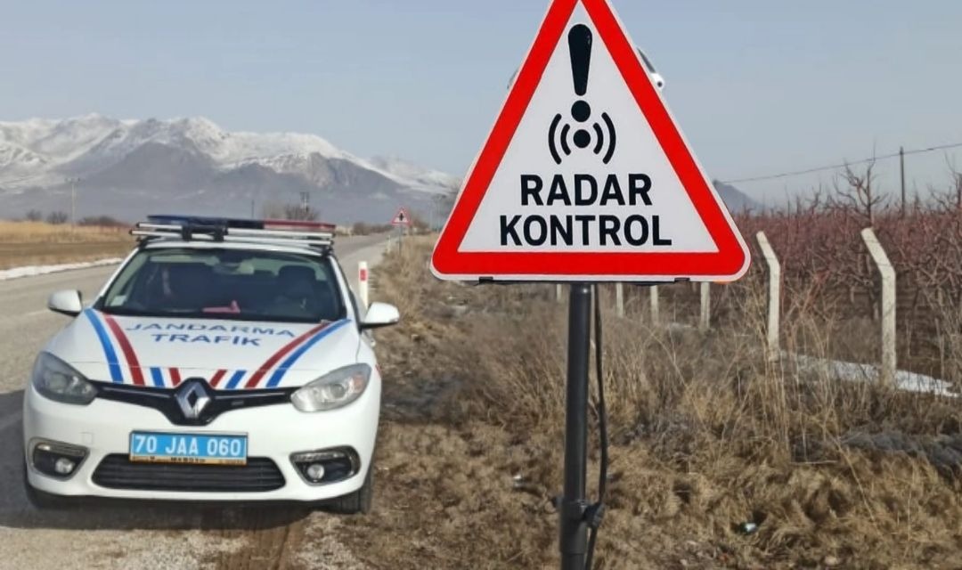 Sürücülerin yıllardır alışkanlık haline getirdiği “radarı görünce yavaşla, geçince gaza