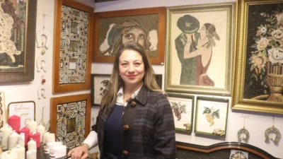 Hatay’da yaşayan mozaik sanatçısı Serap Akgöl, 5 yaşındayken yumurta kabuklarıyla