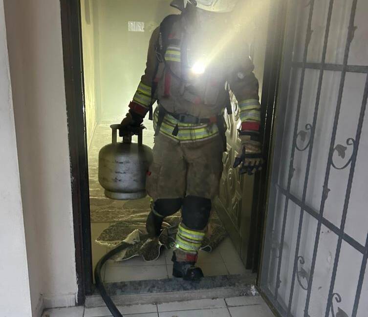 Hatay’da bir evde çıkan yangın paniğe neden oldu. Yoğun dumanın
