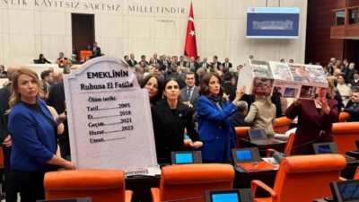 CHP’li milletvekillerinin emekli maaşlarıyla ilgili TBMM’de sürdürdüğü nöbet eylemi sırasında
