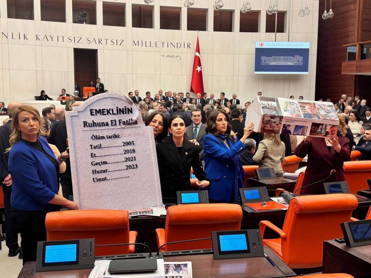 CHP’li milletvekillerinin emekli maaşlarıyla ilgili TBMM’de sürdürdüğü nöbet eylemi sırasında