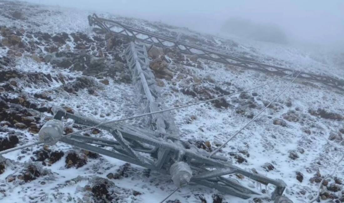 Hafta sonu etkisini artıran yoğun kar yağışı, Hatay’ın Yayladağı ilçesinde