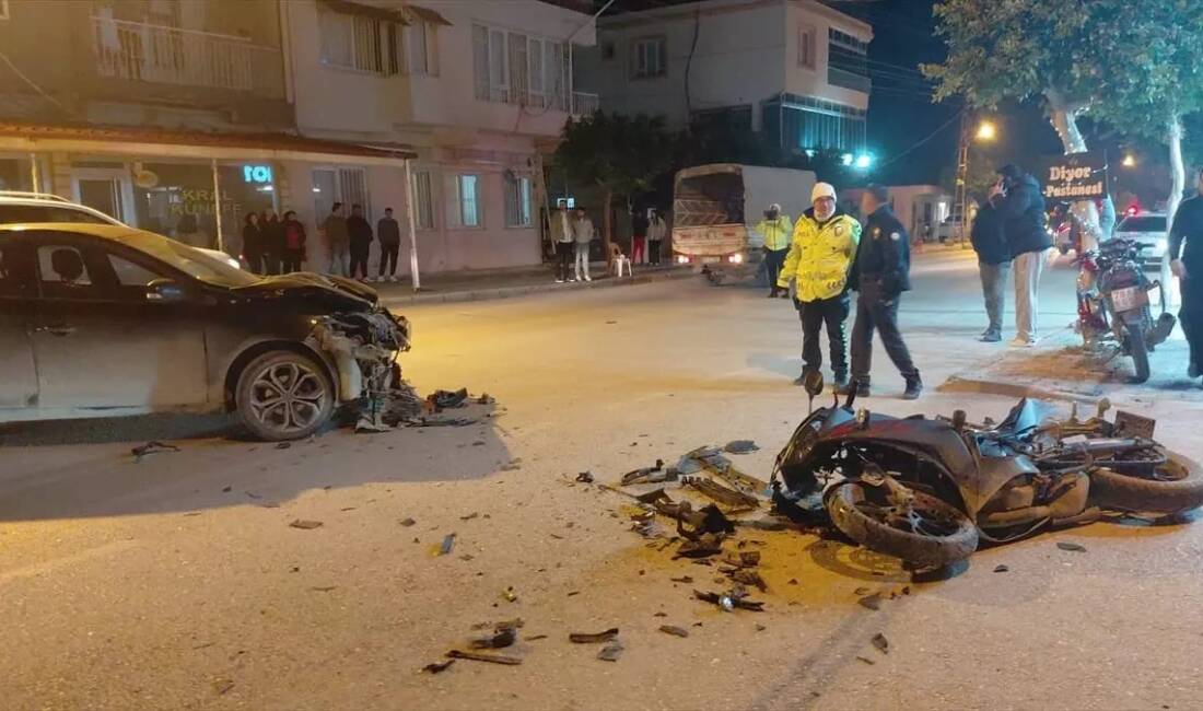 Hatay’ın Samandağ ilçesinde motosiklet ile otomobilin çarpışması sonucu 2 kişi