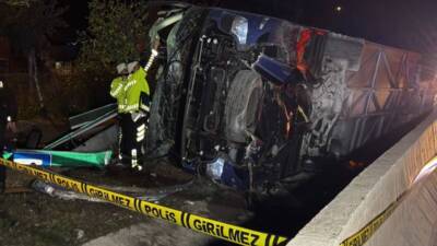Adana’nın Sarıçam ilçesinde Hatay’dan Konya’ya seyir halinde olan yolcu otobüsünün