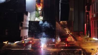 Hatay’ın İskenderun ilçesinde bir hırdavat dükkanında çıkan yangın, itfaiye ekiplerinin