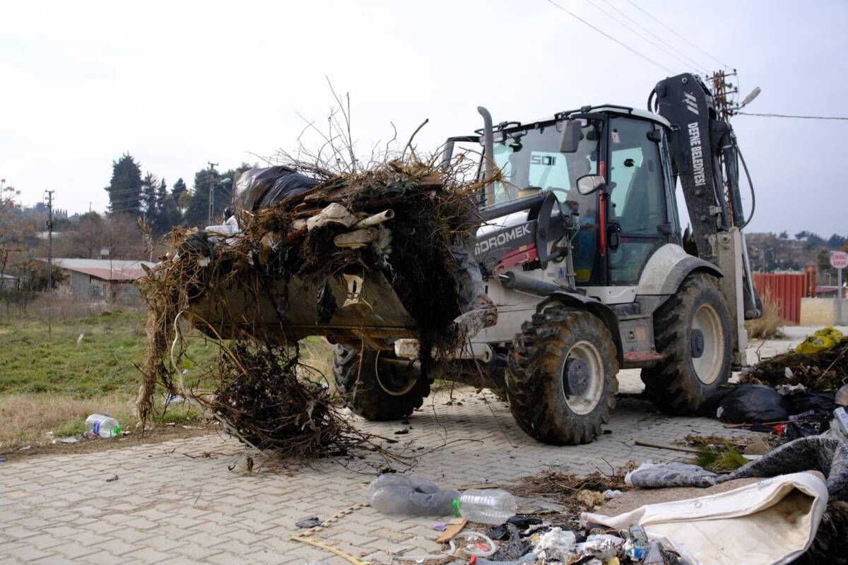 Defne Belediyesi, ilçe genelindeki temizlik hizmetlerini ihale yoluyla yürütme uygulamasına