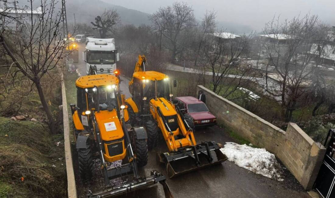 Antakya’da sabah saatlerinde kontrolden çıkan bir TIR uçurum kenarında mahsur