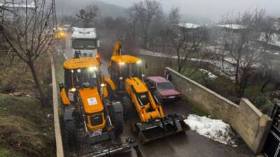 Antakya’da sabah saatlerinde kontrolden çıkan bir TIR uçurum kenarında mahsur